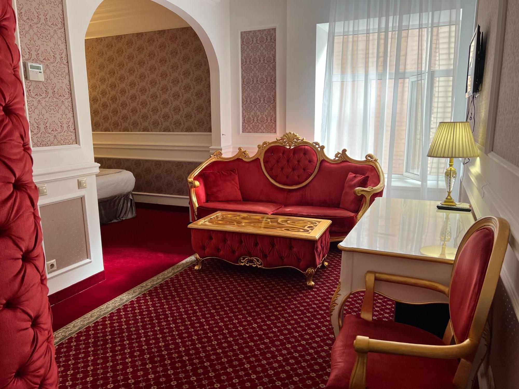 Royal Grand Hotel Kyiv Exterior photo